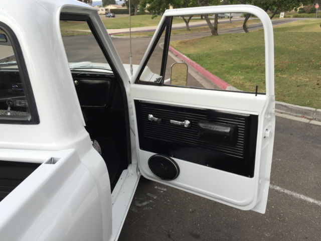 1970 White Chevrolet C-10 Pickup Truck