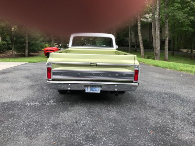 1970 Green & White Chevrolet C-10 Regular Cab