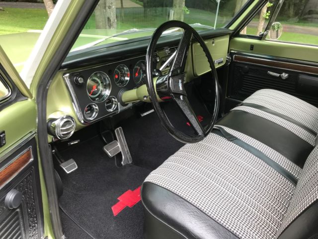 1970 Green & White Chevrolet C-10 Regular Cab