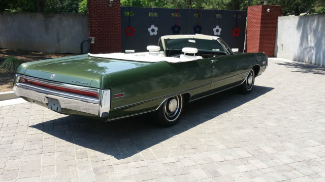 1970 green metallic Chrysler 300 Series Convertible