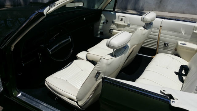 1970 green metallic Chrysler 300 Series Convertible