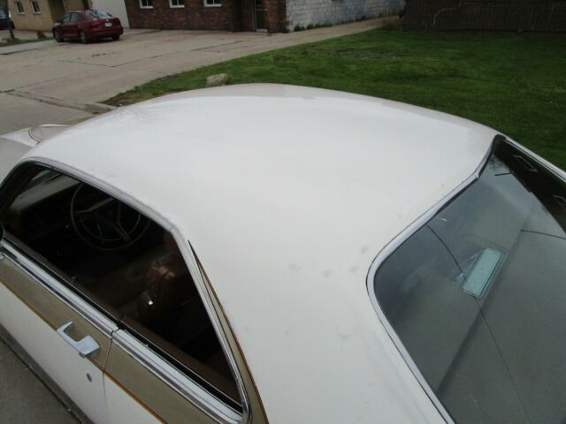 1970 White Chrysler 300 Series Coupe