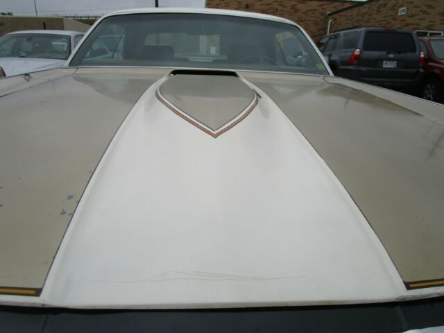 1970 White Chrysler 300 Series Coupe