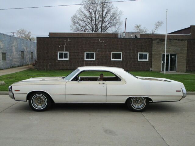1970 White Chrysler 300 Series Coupe