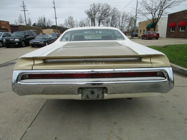 1970 White Chrysler 300 Series Coupe