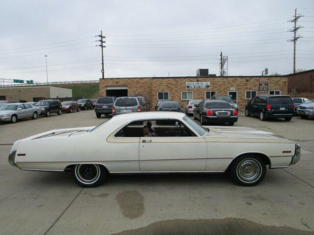 1970 White Chrysler 300 Series Coupe