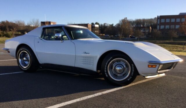 1970 White Chevrolet Corvette Coupe