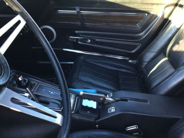 1970 White Chevrolet Corvette Coupe