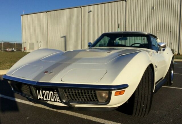 1970 White Chevrolet Corvette Coupe
