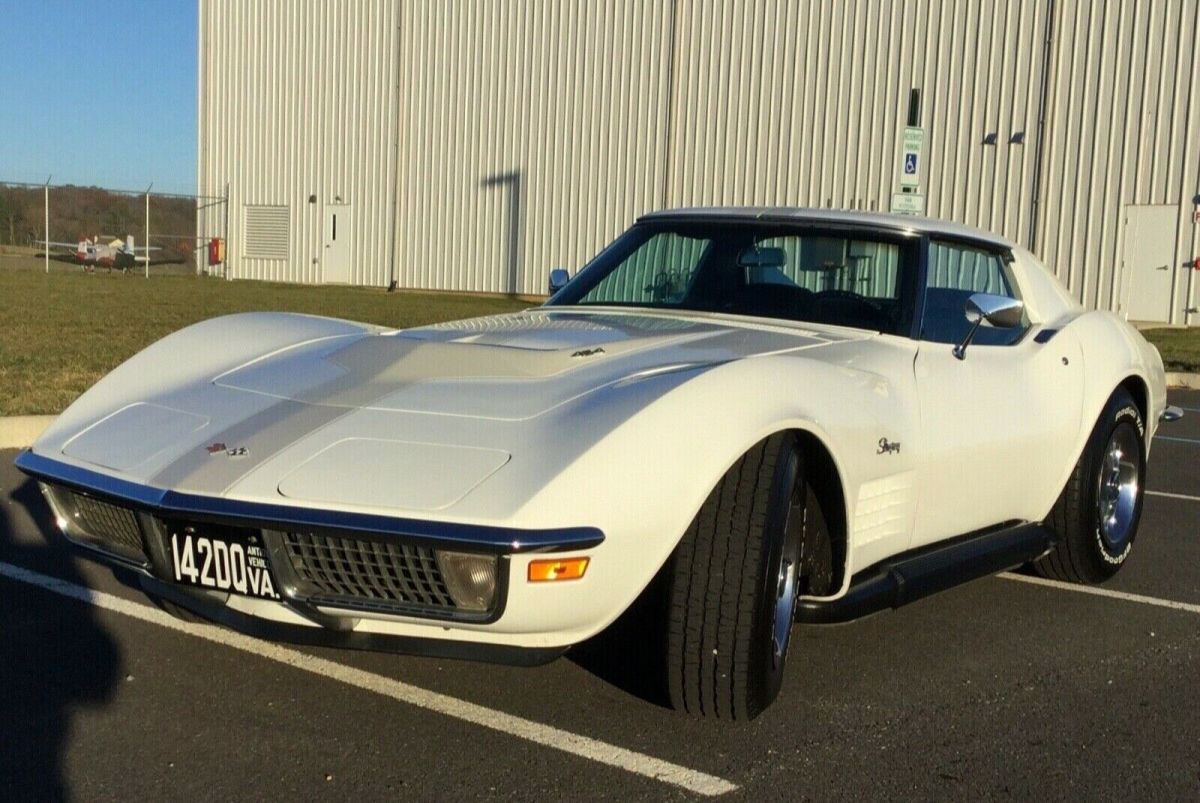 1970 White Chevrolet Corvette Coupe