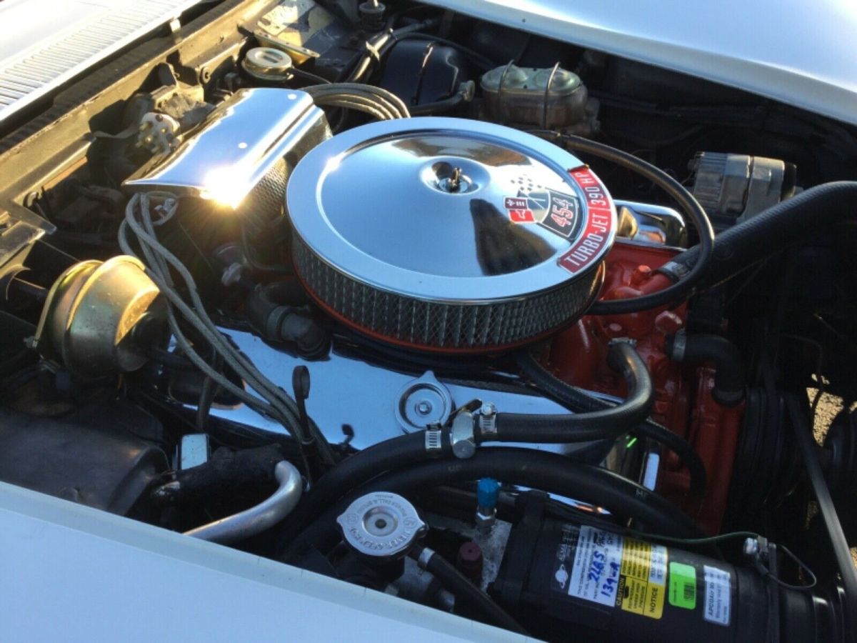 1970 White Chevrolet Corvette Coupe