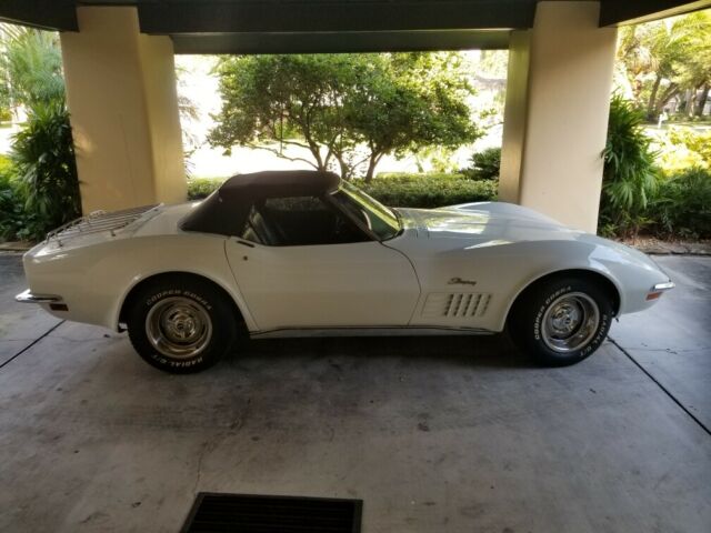 1970 White Chevrolet Corvette Convertible