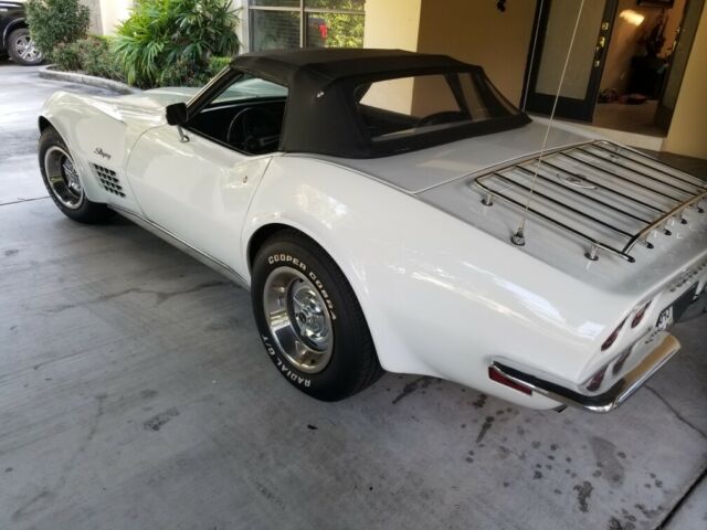 1970 White Chevrolet Corvette Convertible