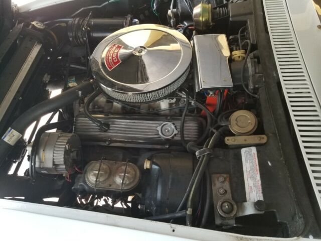 1970 White Chevrolet Corvette Convertible