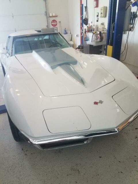 1970 WHITE Chevrolet Corvette Coupe