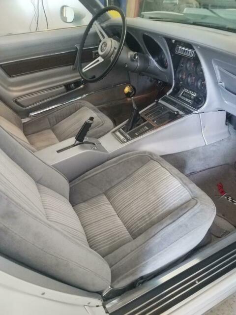 1970 WHITE Chevrolet Corvette Coupe