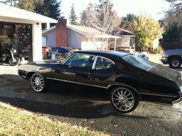 1970 Blue Oldsmobile Cutlass Fastback