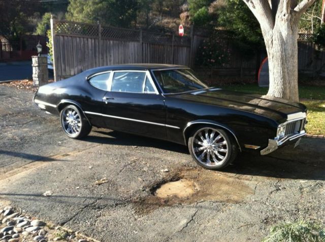 1970 Blue Oldsmobile Cutlass Fastback