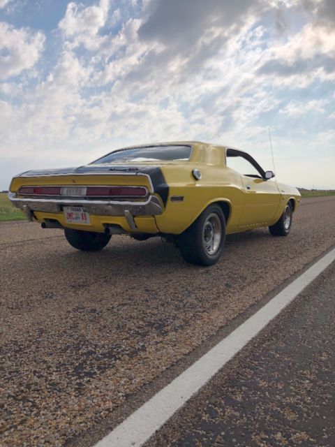 1970 Yellow Dodge Challenger Coupe