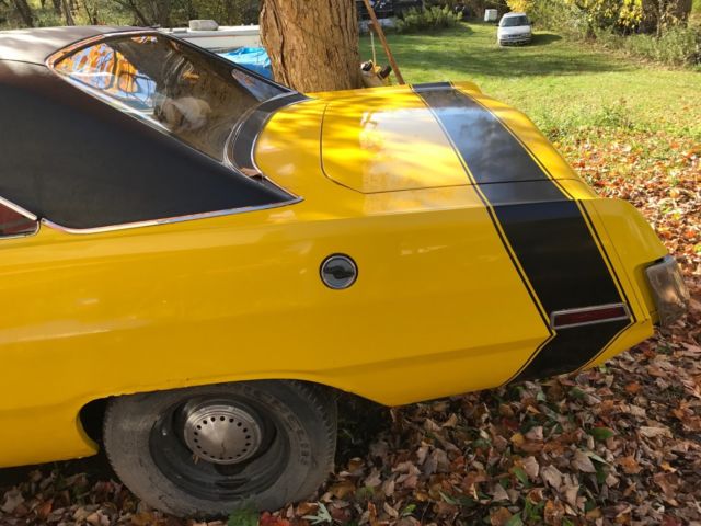 1970 Yellow Dodge Dart