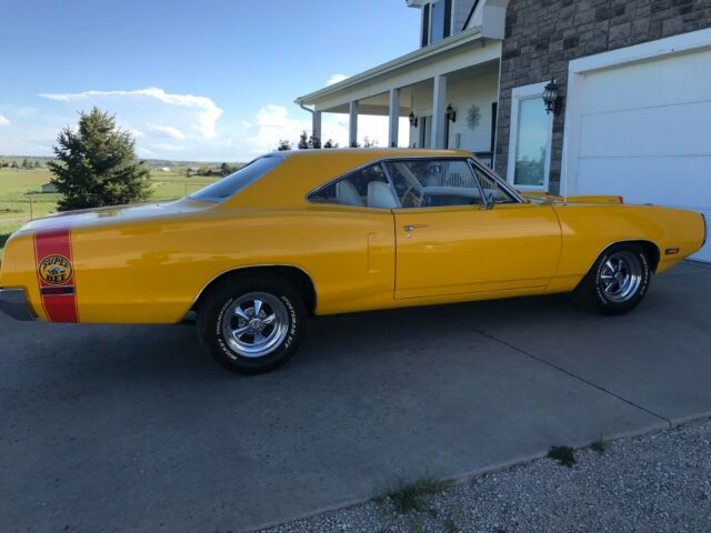 1970 Yellow Dodge Coronet