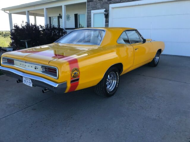 1970 Yellow Dodge Coronet