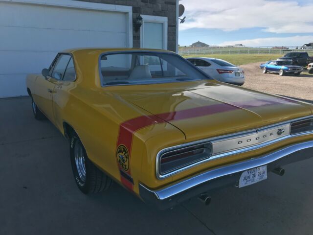 1970 Yellow Dodge Coronet