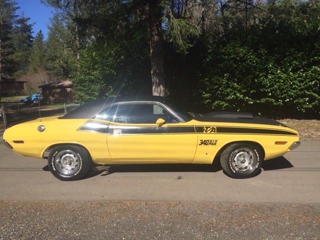 1970 Yellow Dodge Challenger 2 dr hardtop