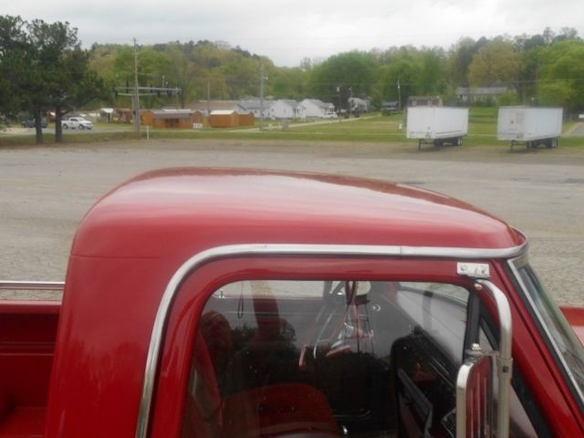1970 RED / WHITE Ford F-100 Standard Cab Pickup