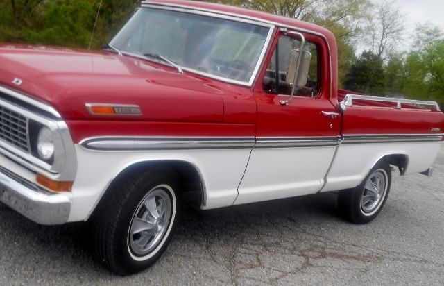 1970 RED / WHITE Ford F-100 Standard Cab Pickup