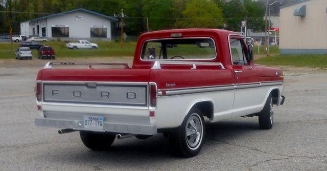 1970 RED / WHITE Ford F-100 Standard Cab Pickup