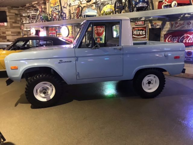 1970 Blue Ford Bronco SUV