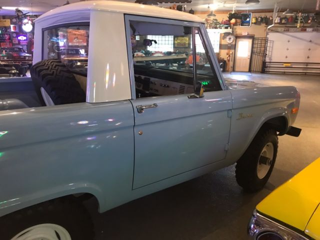 1970 Blue Ford Bronco SUV