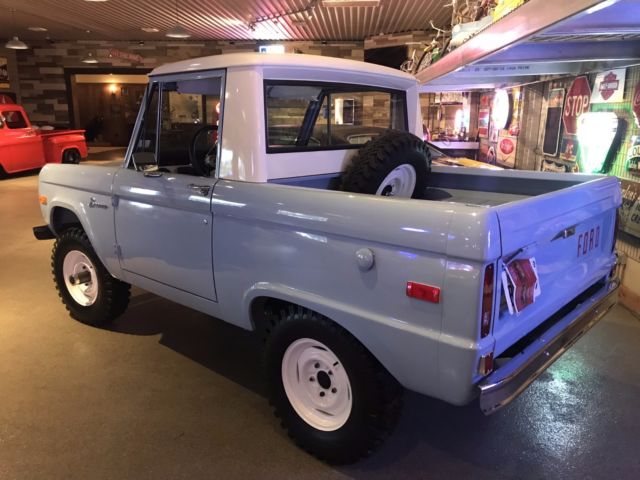 1970 Blue Ford Bronco SUV