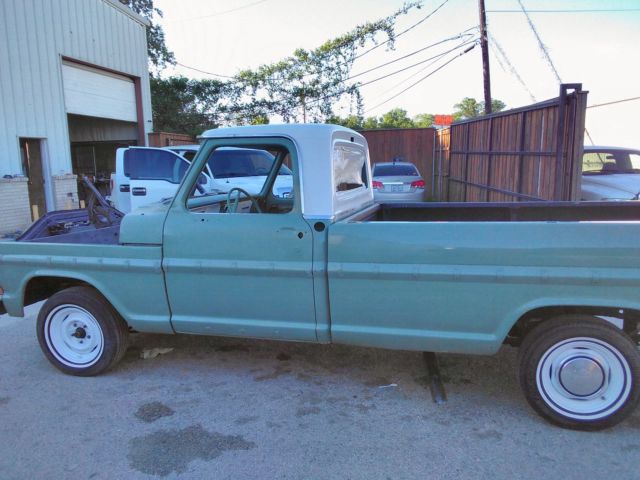 1970 Moss green Ford F-100 Standard Cab Pickup
