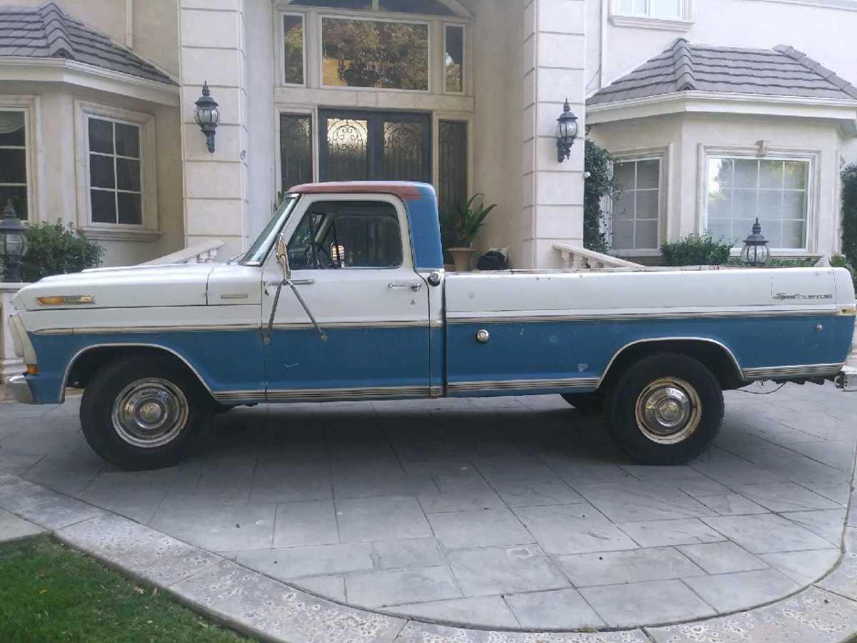 1970 White/Blue Ford F-250 Standard Cab Pickup