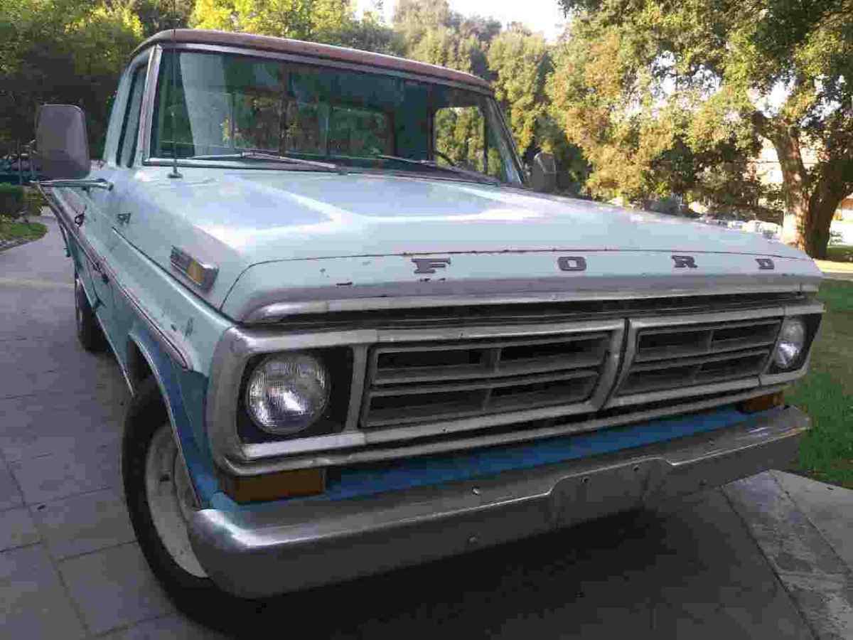 1970 White/Blue Ford F-250 Standard Cab Pickup