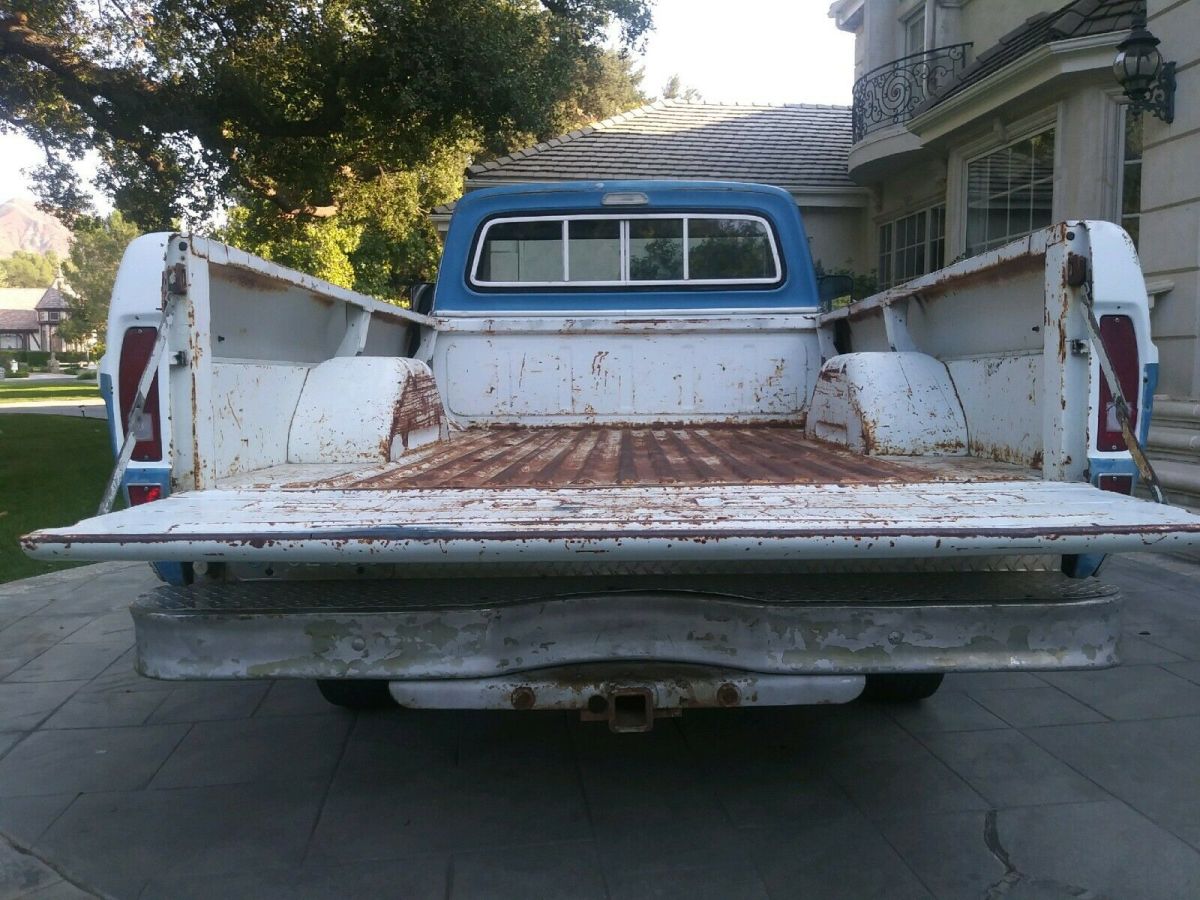 1970 White/Blue Ford F-250 Standard Cab Pickup