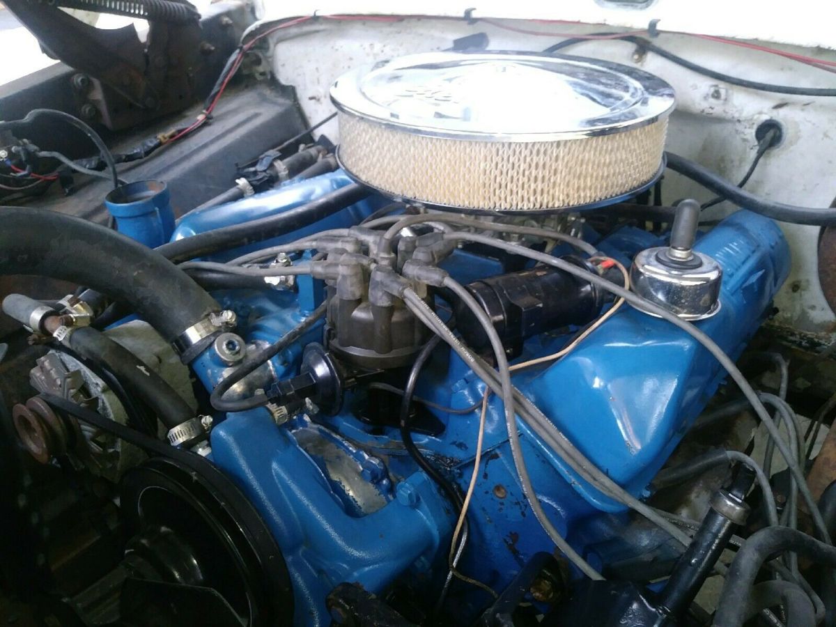 1970 White/Blue Ford F-250 Standard Cab Pickup