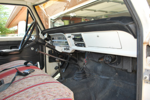 1970 White / Red Ford F-250 Standard Cab Pickup