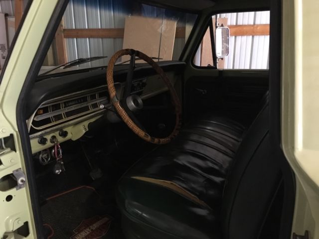 1970 Yellow Ford F-250 Pickup