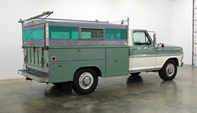 1970 Wimbledon White/Boxwood Green Ford F-250 3/4 Tuck with utility bed