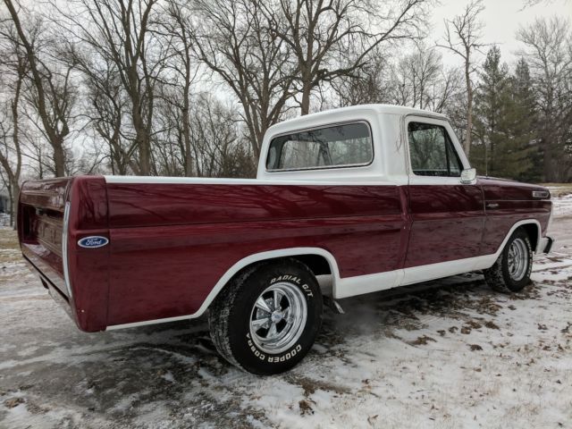 1970 white red Ford F-100