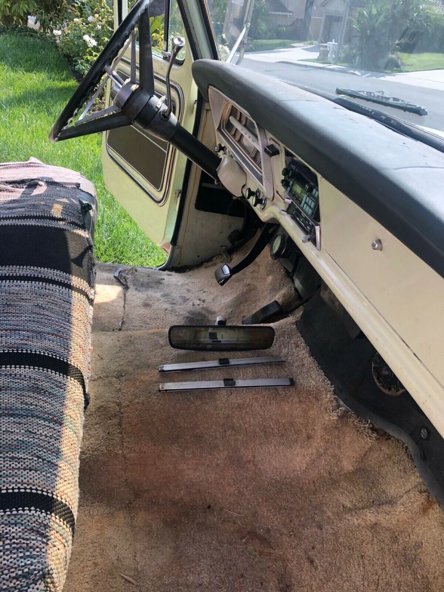 1970 Light green/dark green Ford F-250 Standard Cab Pickup