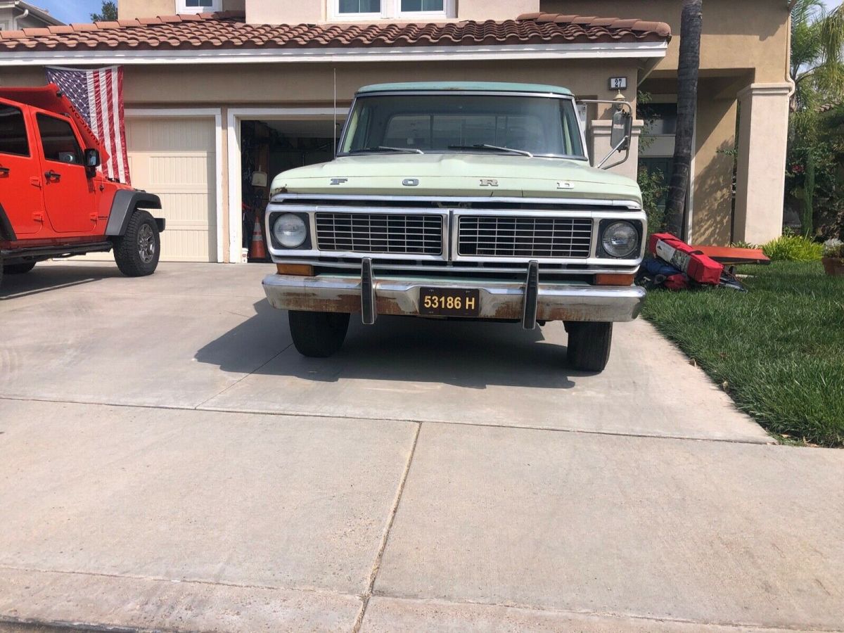 1970 Light green/dark green Ford F-250 Standard Cab Pickup