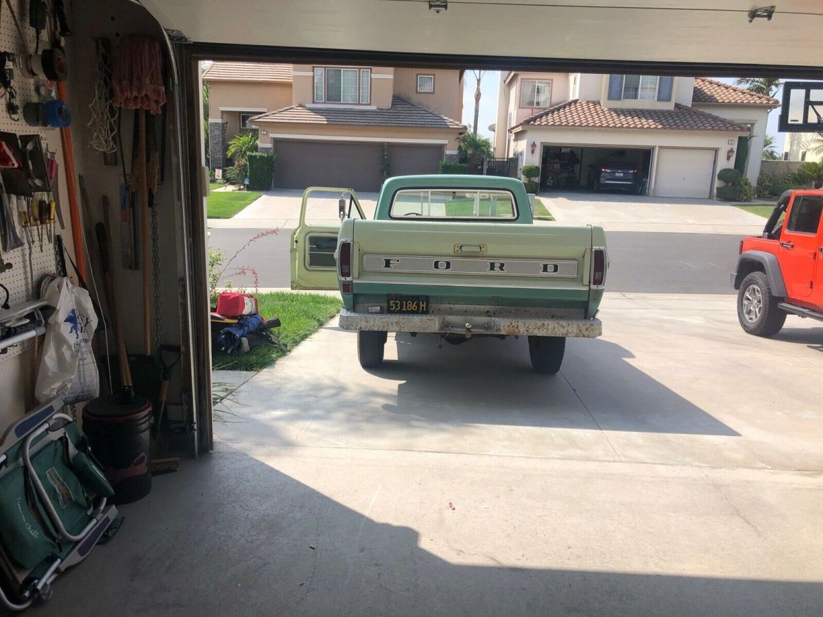 1970 Light green/dark green Ford F-250 Standard Cab Pickup