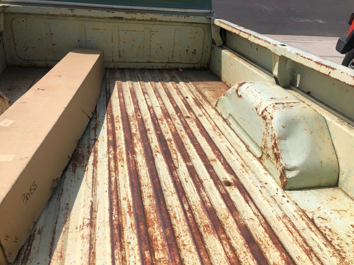 1970 Light green/dark green Ford F-250 Standard Cab Pickup