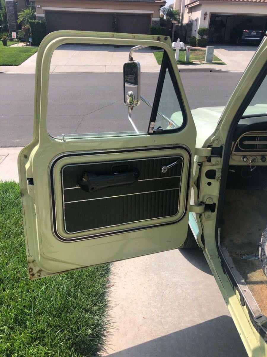 1970 Light green/dark green Ford F-250 Standard Cab Pickup