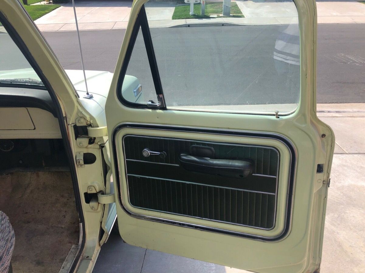 1970 Light green/dark green Ford F-250 Standard Cab Pickup