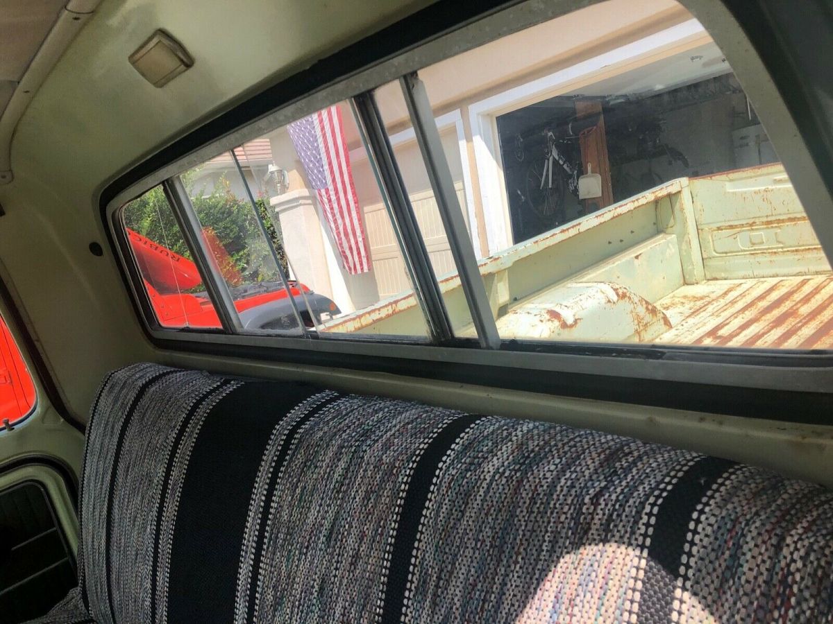 1970 Light green/dark green Ford F-250 Standard Cab Pickup